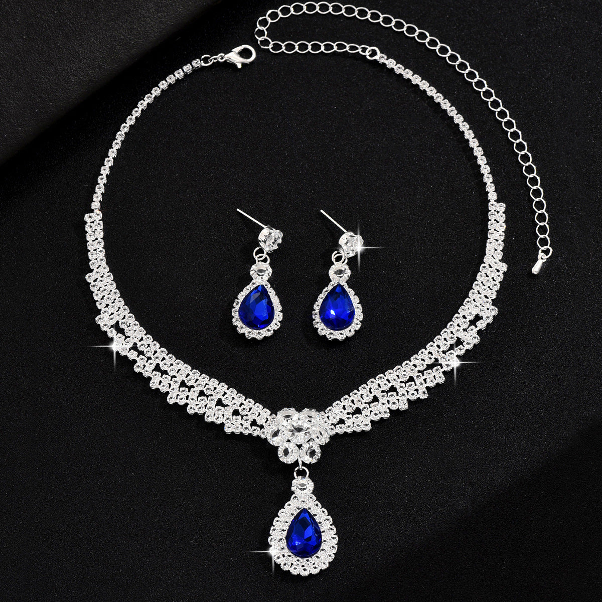 Stylish And Chic Diamond-studded Teardrop Flower Necklace And Earring Set
